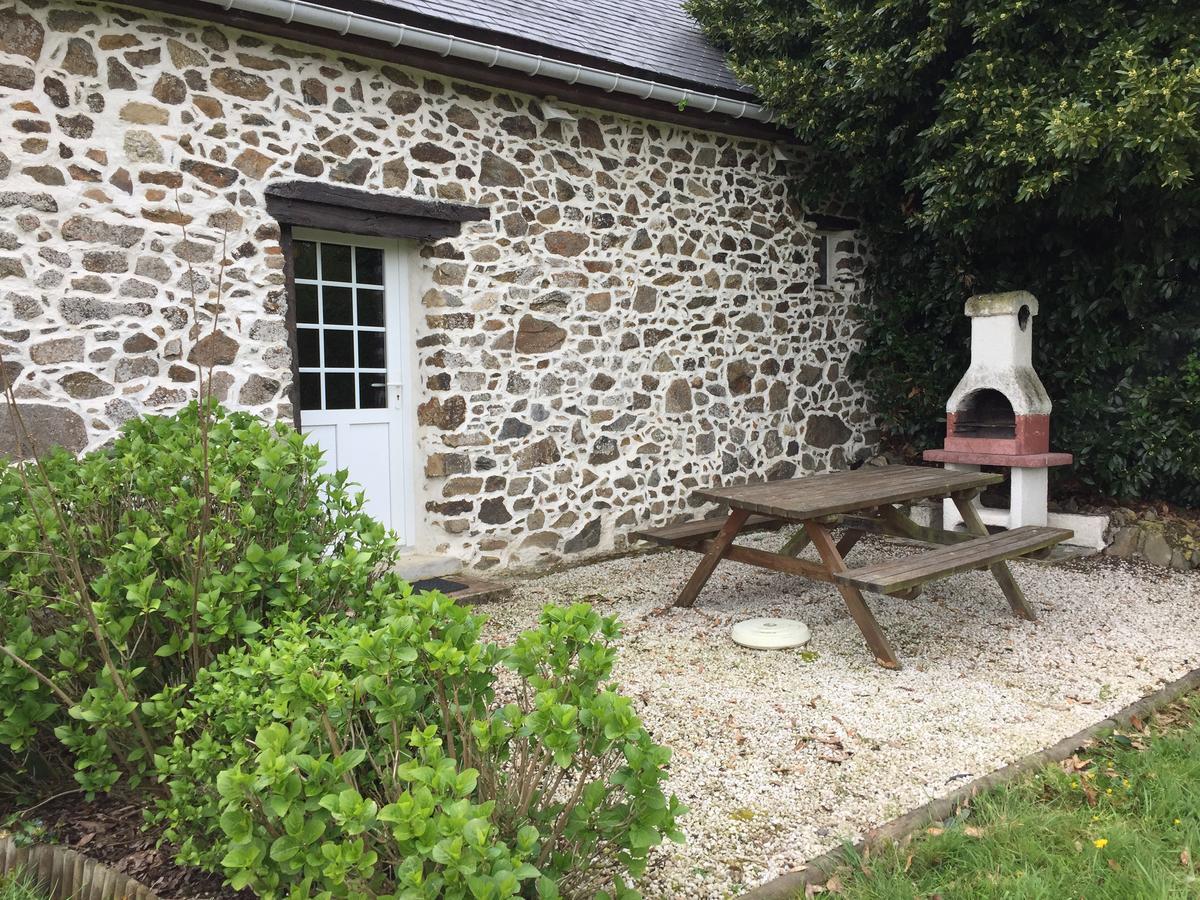 Gites Au Clos Du Lit Saint-Aaron Eksteriør bilde